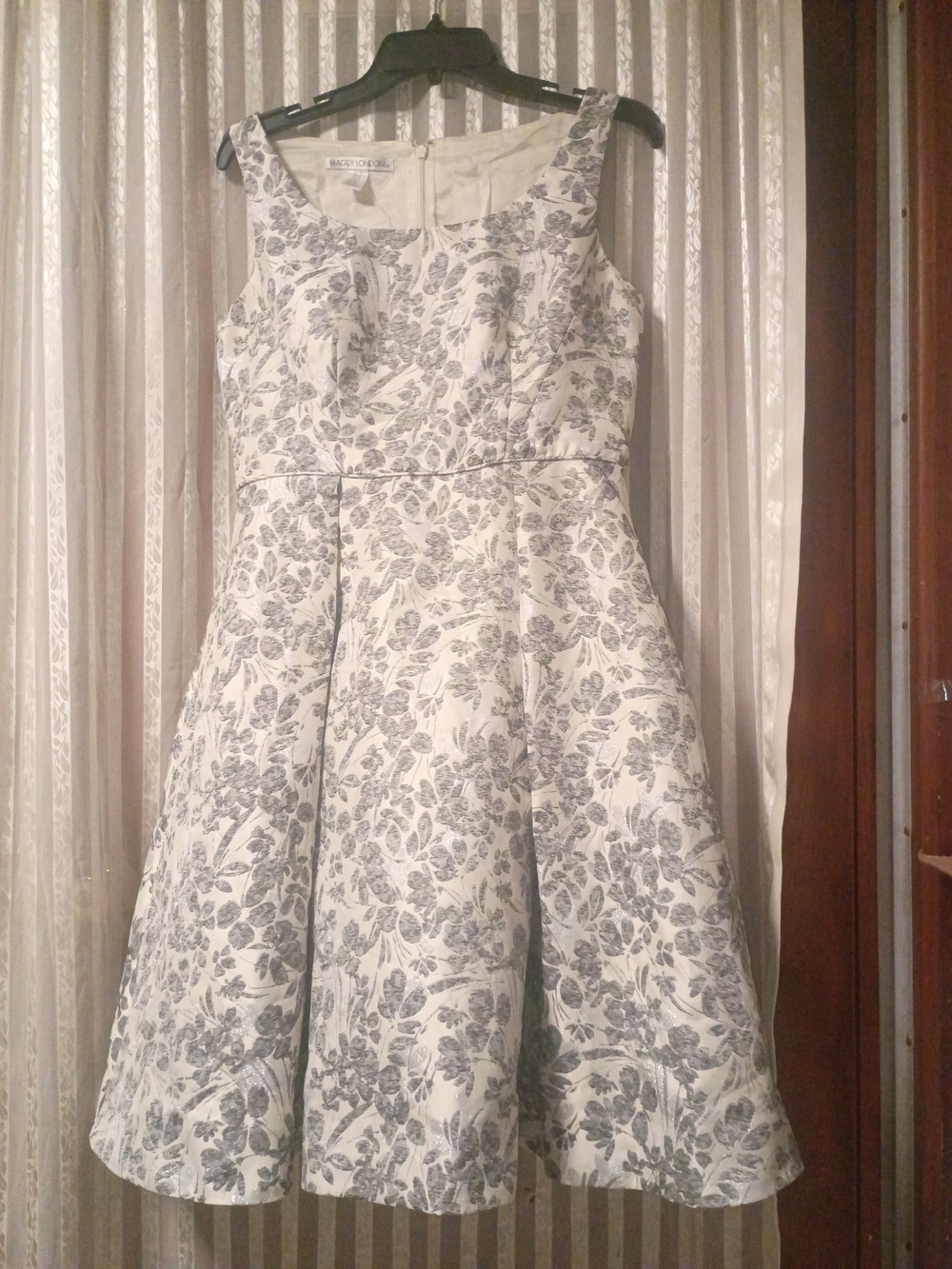 Maggy London White and Gray Floral Sleeveless Fit-and-Flare Midi Dress